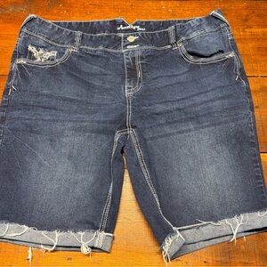 Amethyst Jeans Dark Wash Frayed‎ Hem Shorts
